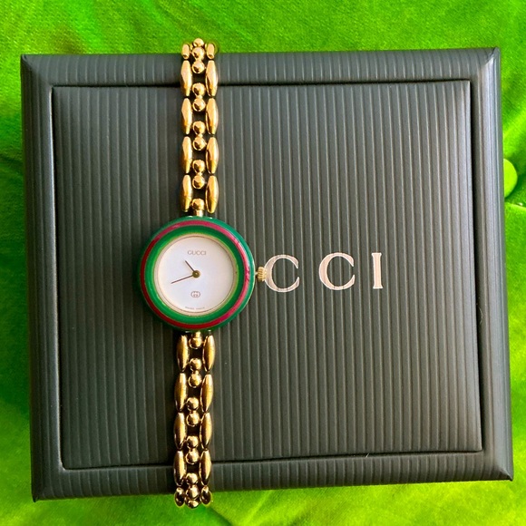 Beautiful DRESSY GUCCI watch w/ change bezels 💚❤️🖤💙🤍💛🧡 - Picture 8 of 12
